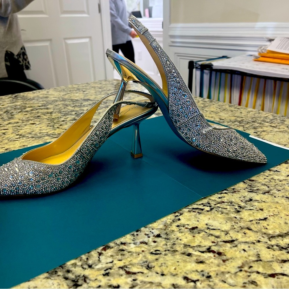 Better Johnson 9.5 SB-CLARK Silver ladies evening shoes